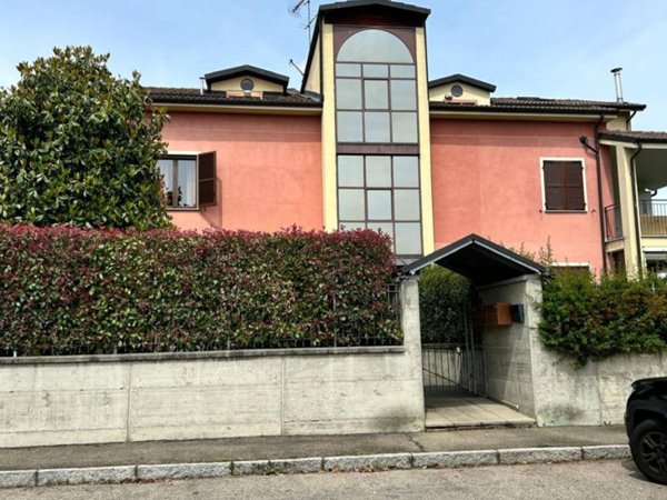 appartamento in vendita ad Asti in zona Bramairate