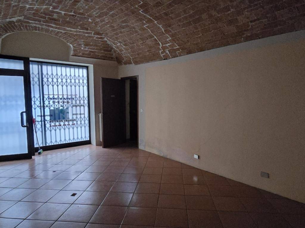 locale commerciale in vendita ad Asti