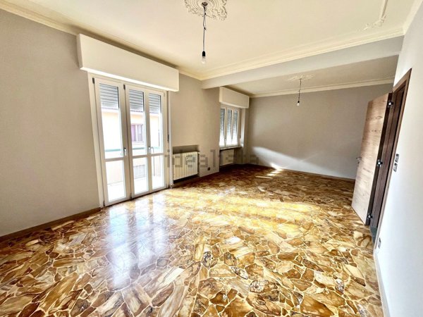 appartamento in vendita ad Asti in zona Quarto