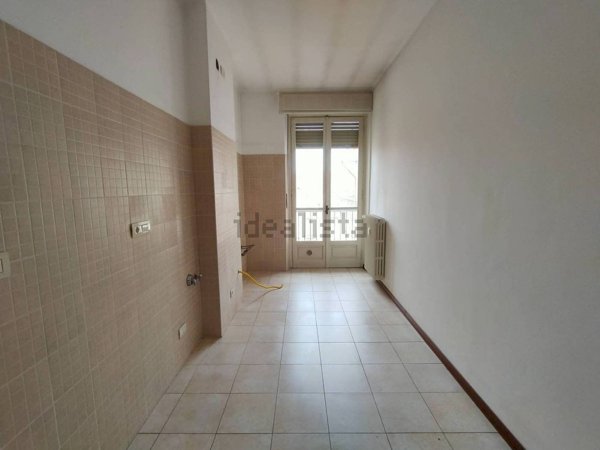 appartamento in vendita ad Asti in zona Quarto
