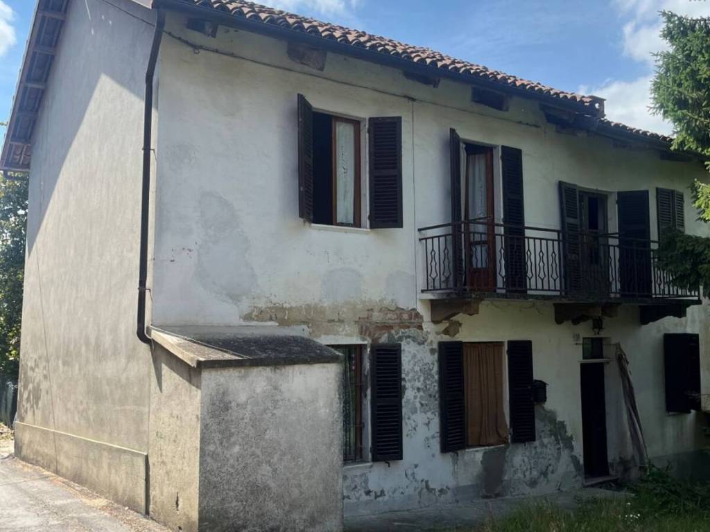 appartamento in vendita ad Asti in zona Variglie