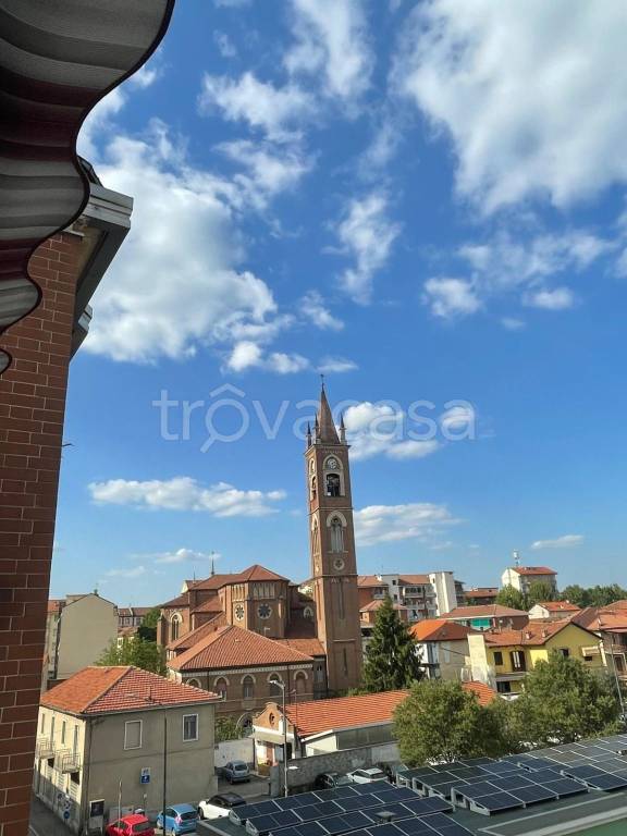 appartamento in vendita ad Asti in zona Pilone