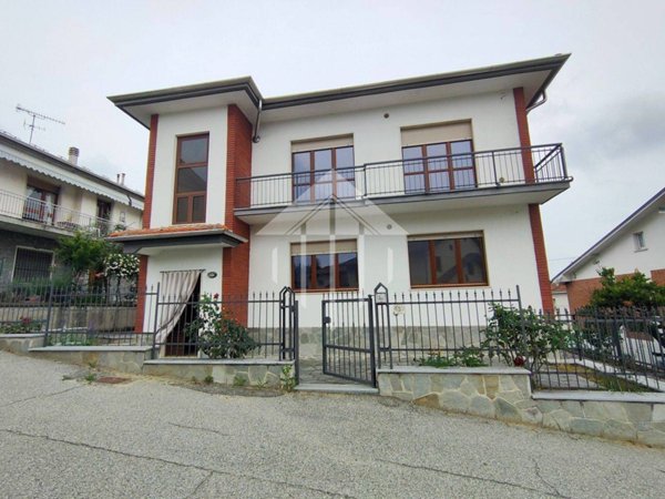 casa indipendente in vendita ad Asti