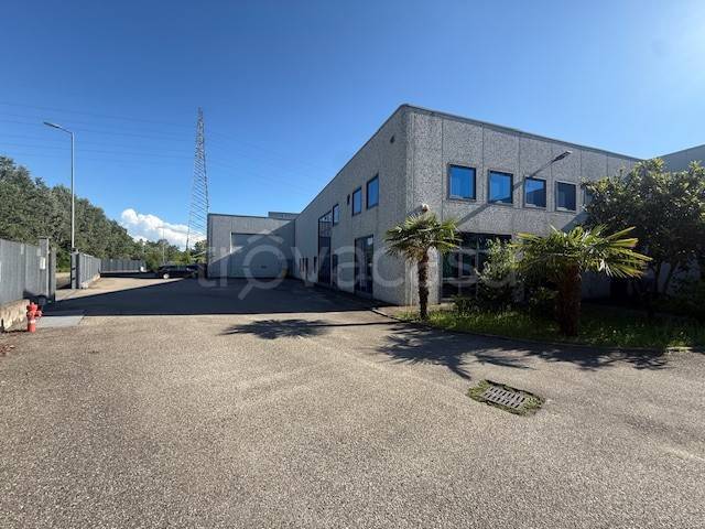 locale commerciale in vendita ad Asti in zona Pilone