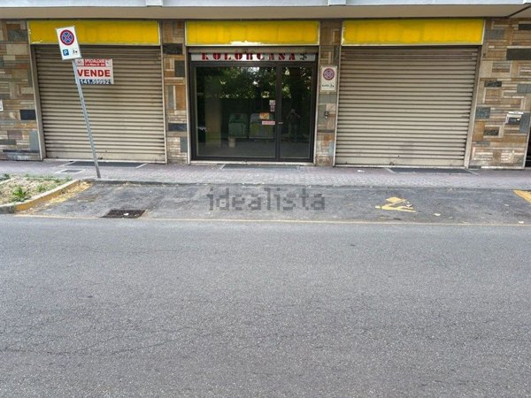 negozio in vendita ad Asti