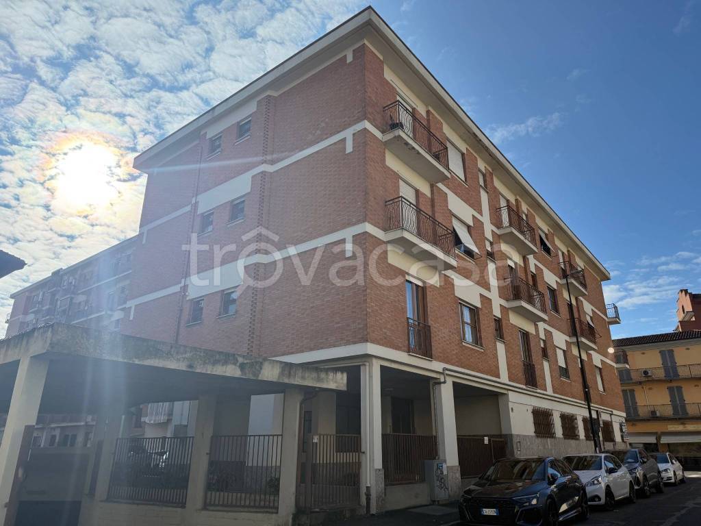 appartamento in vendita ad Asti in zona Corso Volta