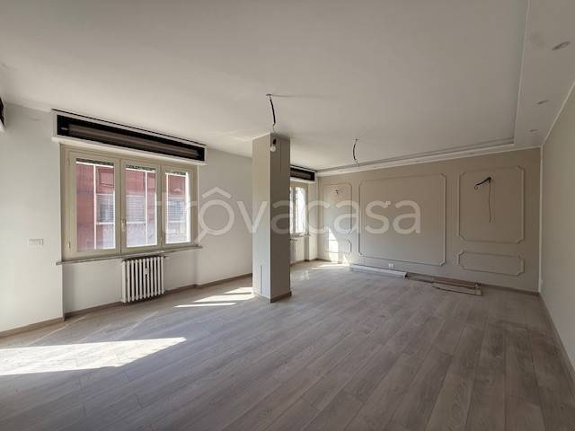 appartamento in vendita ad Asti in zona Corso Dante