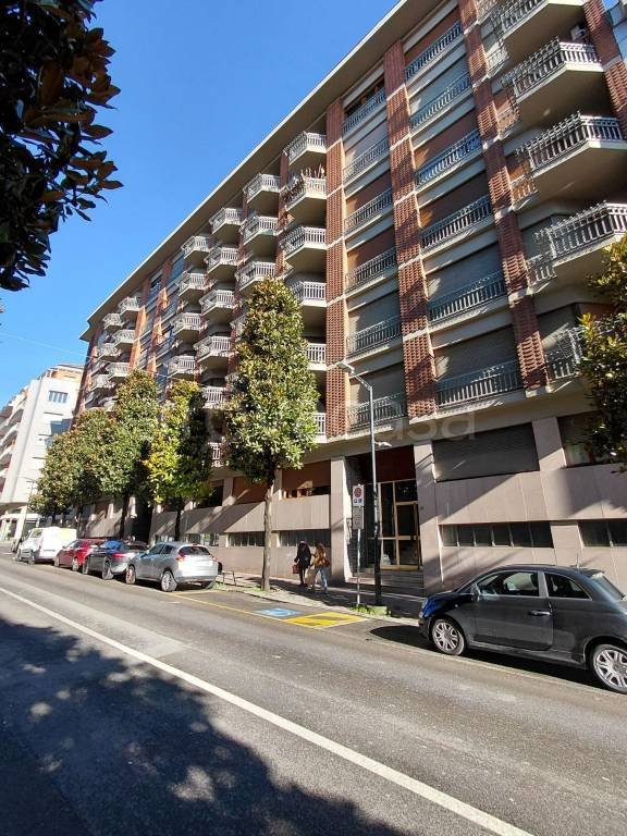 appartamento in vendita ad Asti in zona Corso Dante