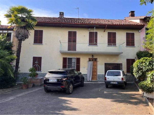 casa indipendente in vendita ad Asti in zona Mombarone