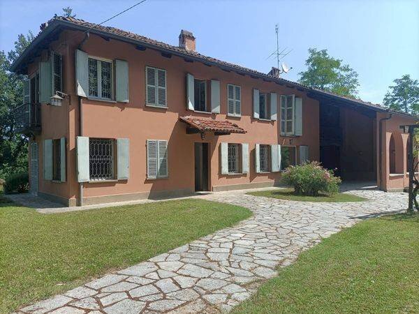 casa indipendente in vendita ad Asti in zona Valmanera