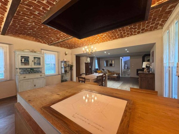casa indipendente in vendita ad Asti in zona Canova