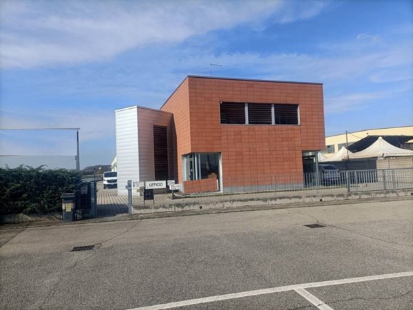 locale commerciale in vendita ad Asti