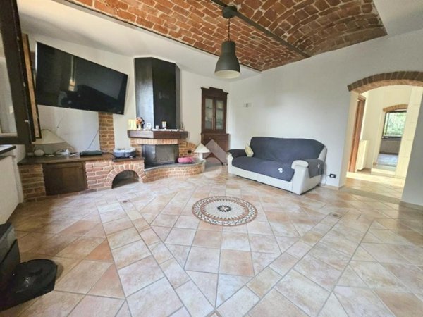casa indipendente in vendita ad Asti in zona Castiglione