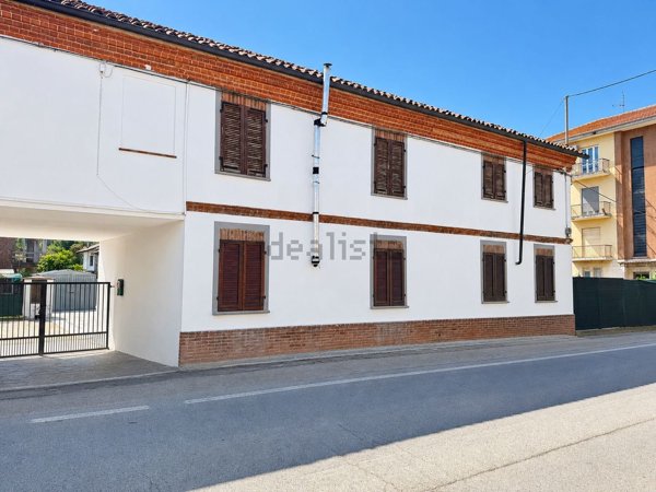 casa indipendente in vendita ad Asti in zona Quarto