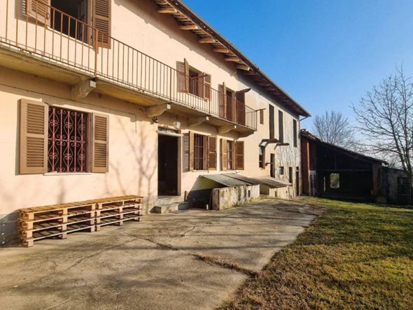 casa indipendente in vendita ad Asti in zona Montemarzo