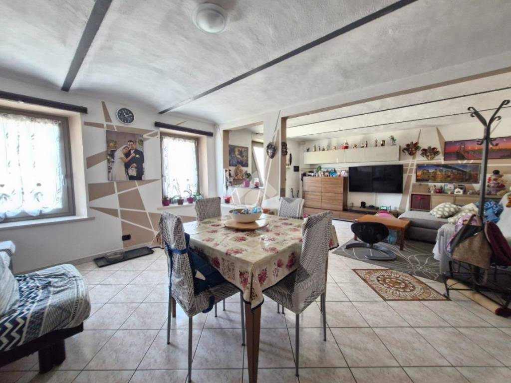 casa indipendente in vendita ad Asti in zona Casabianca
