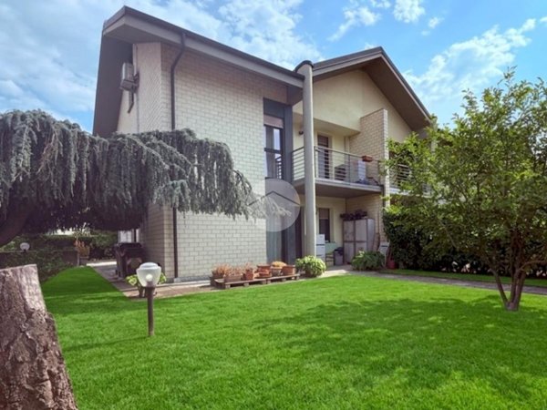 casa indipendente in vendita ad Asti