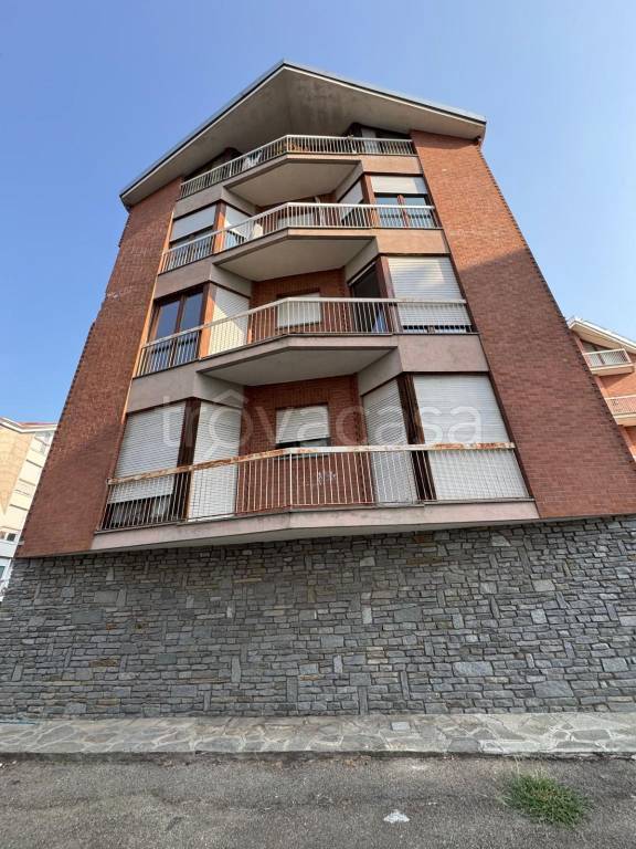 appartamento in vendita ad Asti in zona Corso Dante