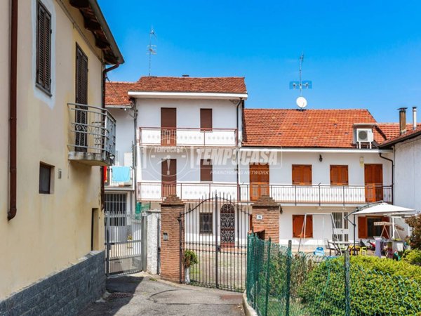 casa indipendente in vendita ad Asti in zona Castiglione