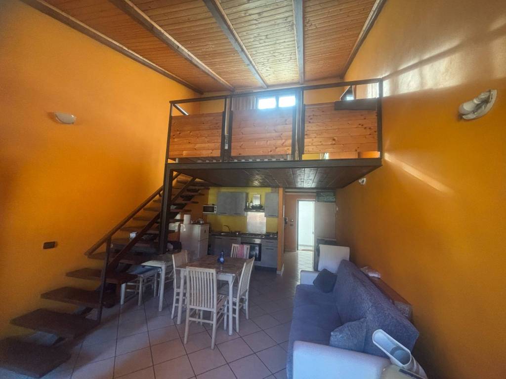 casa indipendente in vendita ad Asti in zona Quarto
