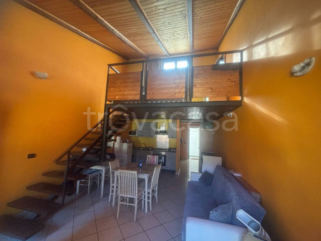 casa indipendente in vendita ad Asti in zona Quarto