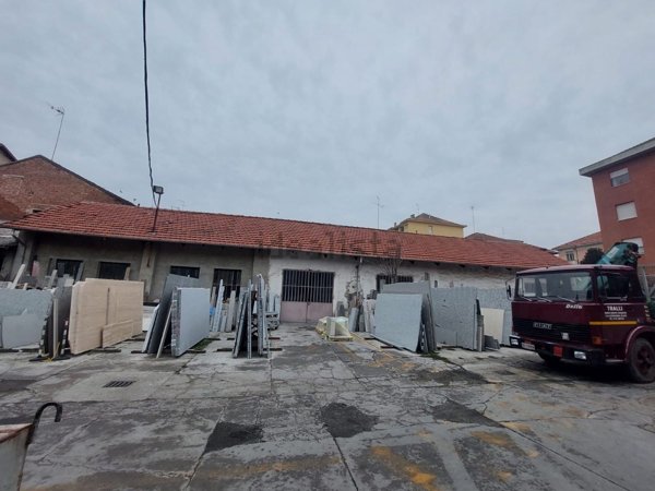 locale commerciale in vendita ad Asti in zona Pilone