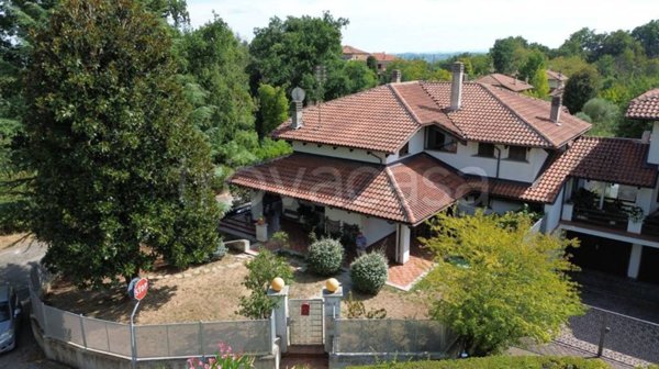 casa indipendente in vendita ad Asti in zona Castiglione