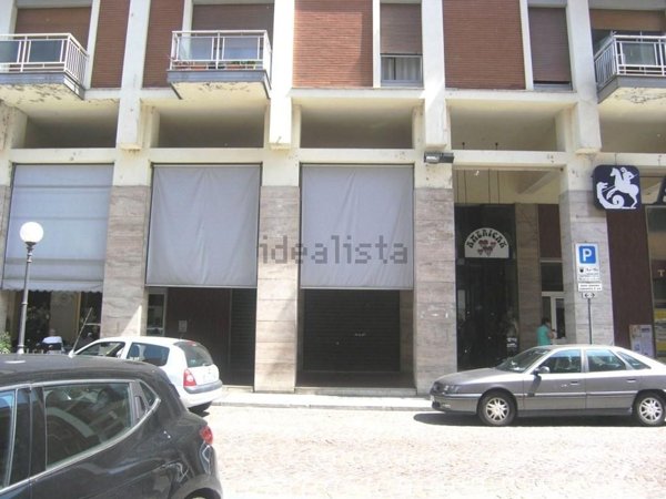 negozio in vendita ad Asti
