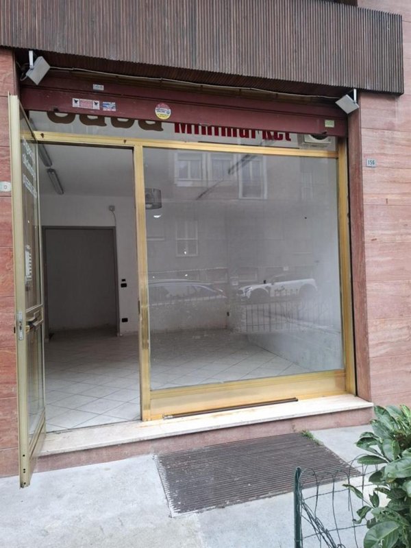 locale commerciale in vendita ad Asti in zona Corso Dante
