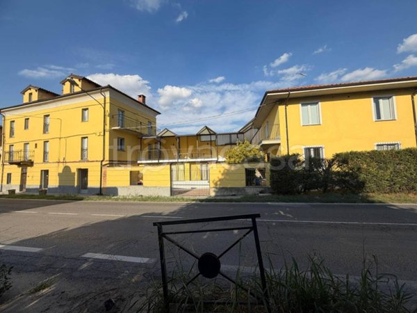 casa indipendente in vendita ad Asti in zona Serravalle