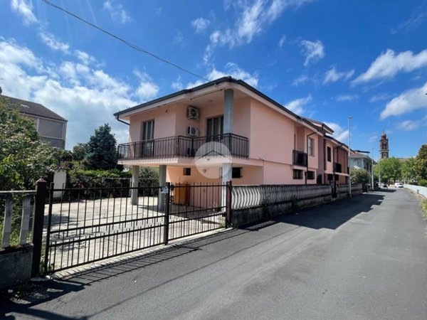 casa indipendente in vendita ad Asti in zona Borgo Tanaro