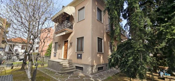 casa indipendente in vendita ad Asti in zona Trincere