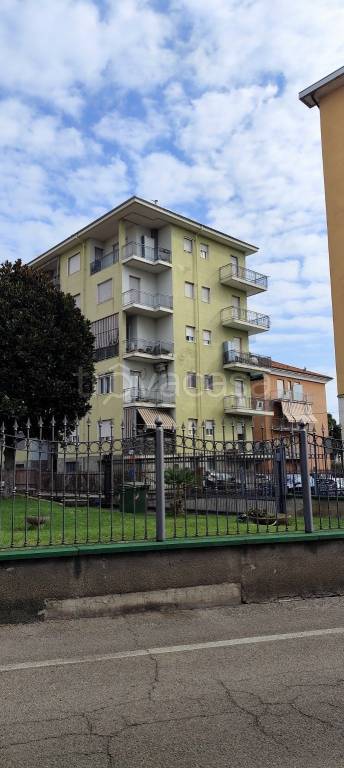 appartamento in vendita ad Asti in zona Pilone