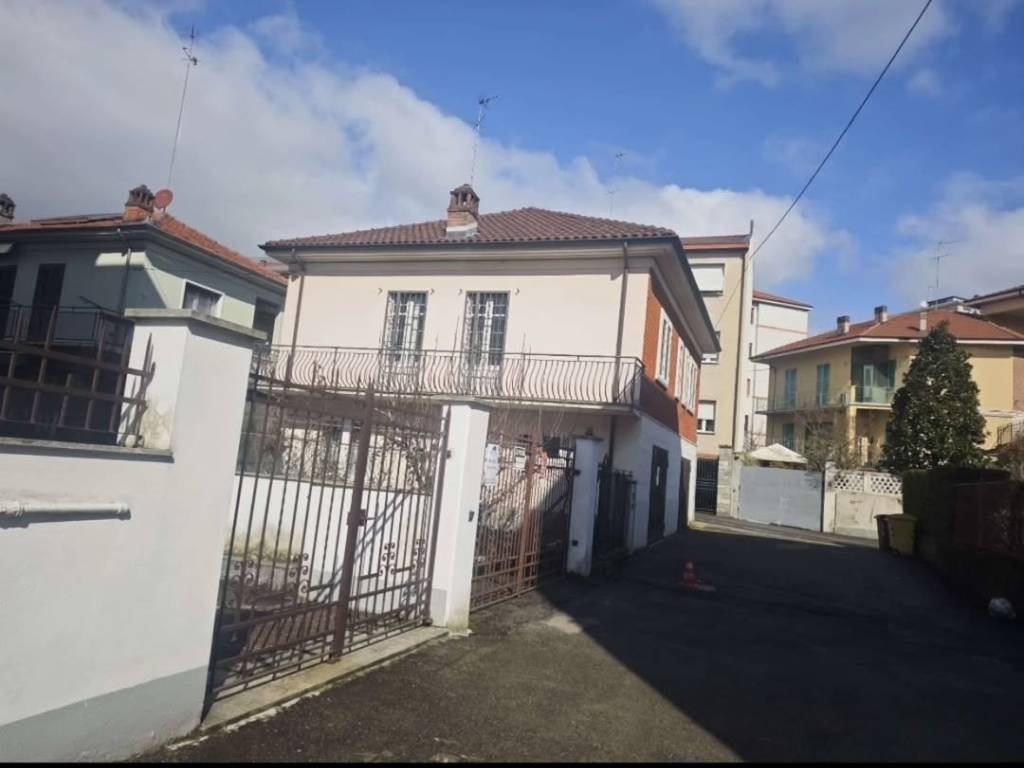 box auto in vendita ad Asti in zona Corso Dante