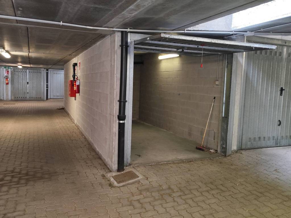 box auto in vendita ad Asti
