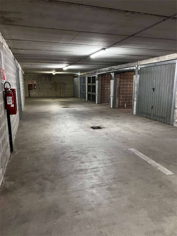 box auto in vendita ad Asti