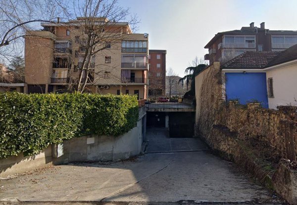 box auto in vendita ad Asti