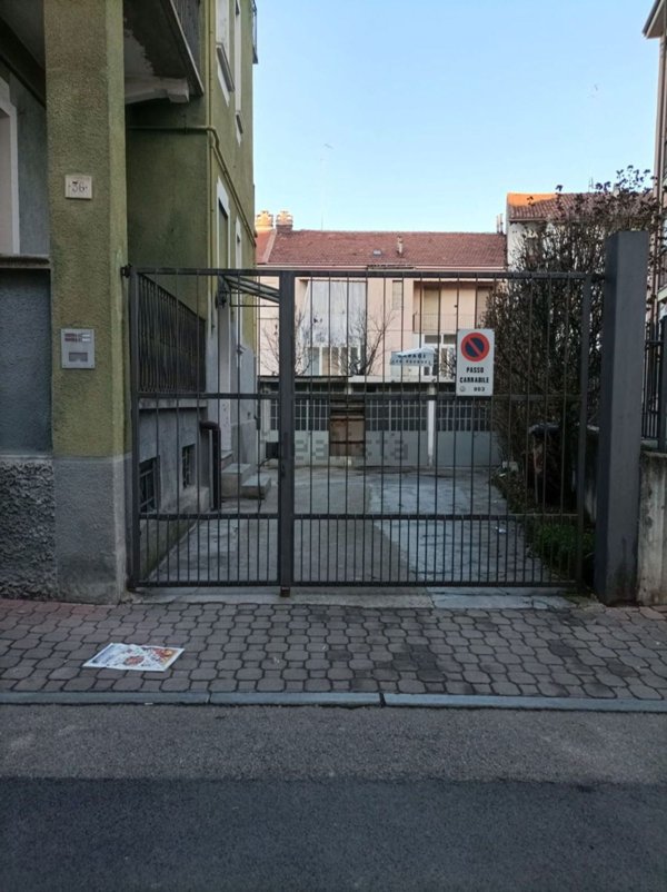 box auto in vendita ad Asti
