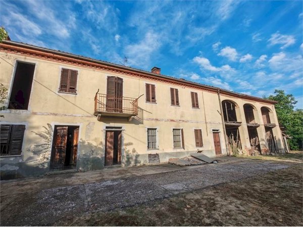 casa indipendente in vendita ad Asti in zona Castiglione