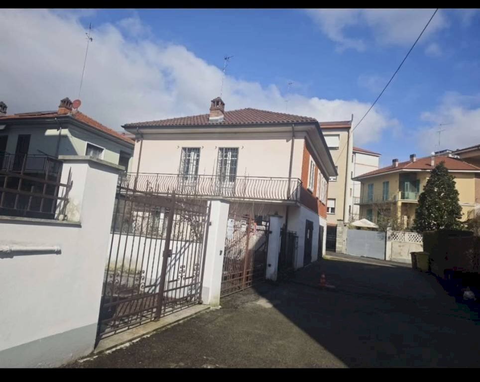 box auto in vendita ad Asti