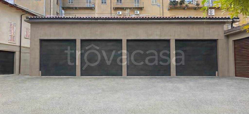 box auto in vendita ad Asti