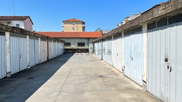 box auto in vendita ad Asti in zona Corso Volta