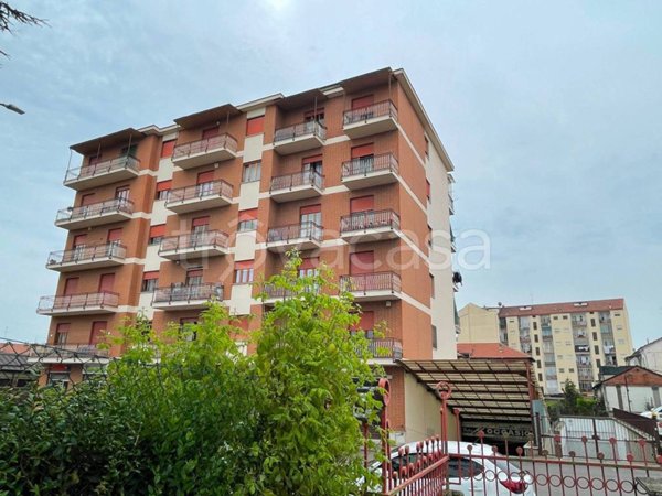 appartamento in vendita ad Asti in zona Pilone