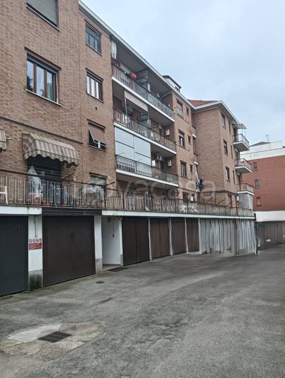 box auto in vendita ad Asti in zona Corso Dante
