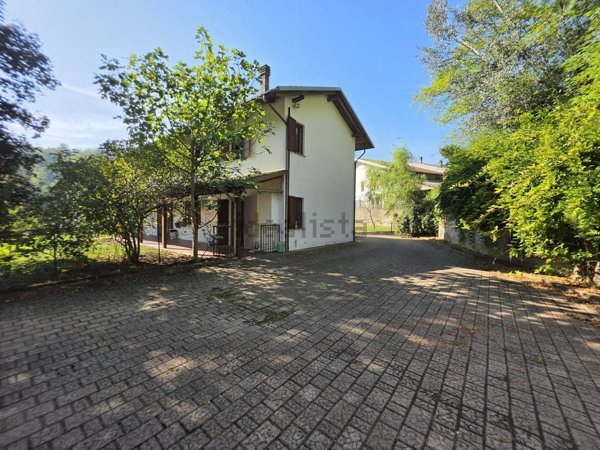 casa indipendente in vendita ad Asti in zona Valenzani