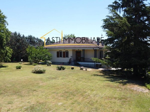 casa indipendente in vendita ad Asti in zona Bramairate