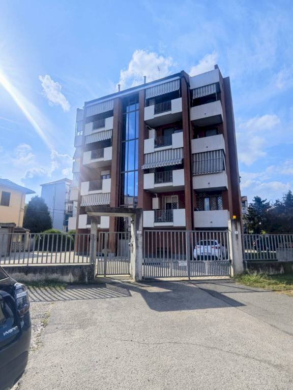 box auto in vendita ad Asti