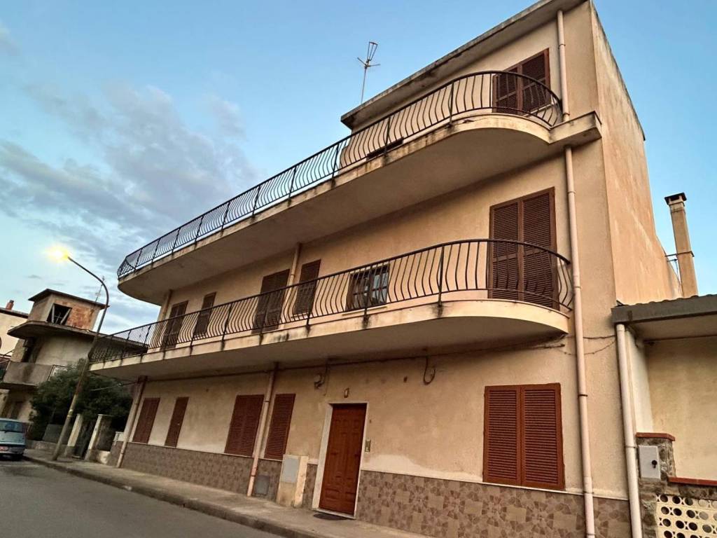 intera palazzina in vendita a Sant'Ilario dello Ionio