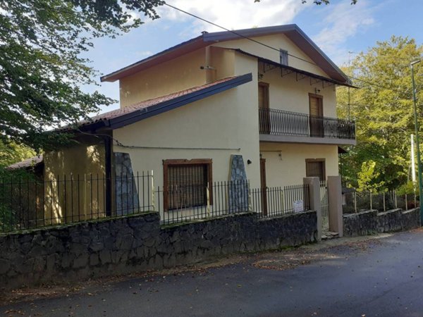 casa indipendente in vendita a Santo Stefano in Aspromonte in zona Gambarie