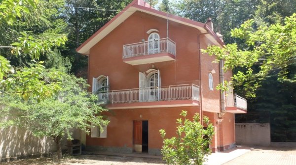 casa indipendente in vendita a Santo Stefano in Aspromonte in zona Gambarie